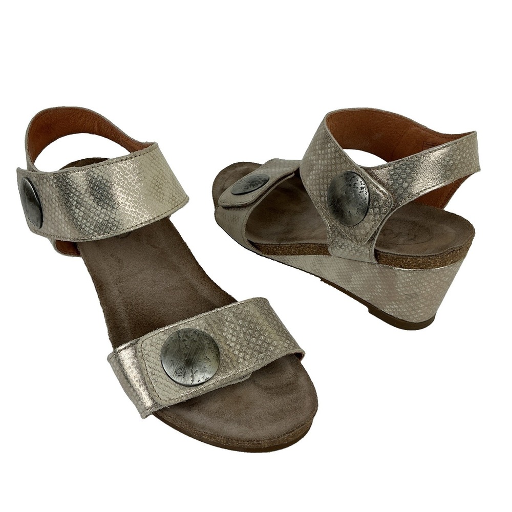 Taos Carousel 2 Sandals 7.5 Size 38 Women's Gold Metallic Leather Open Toe Wedge
